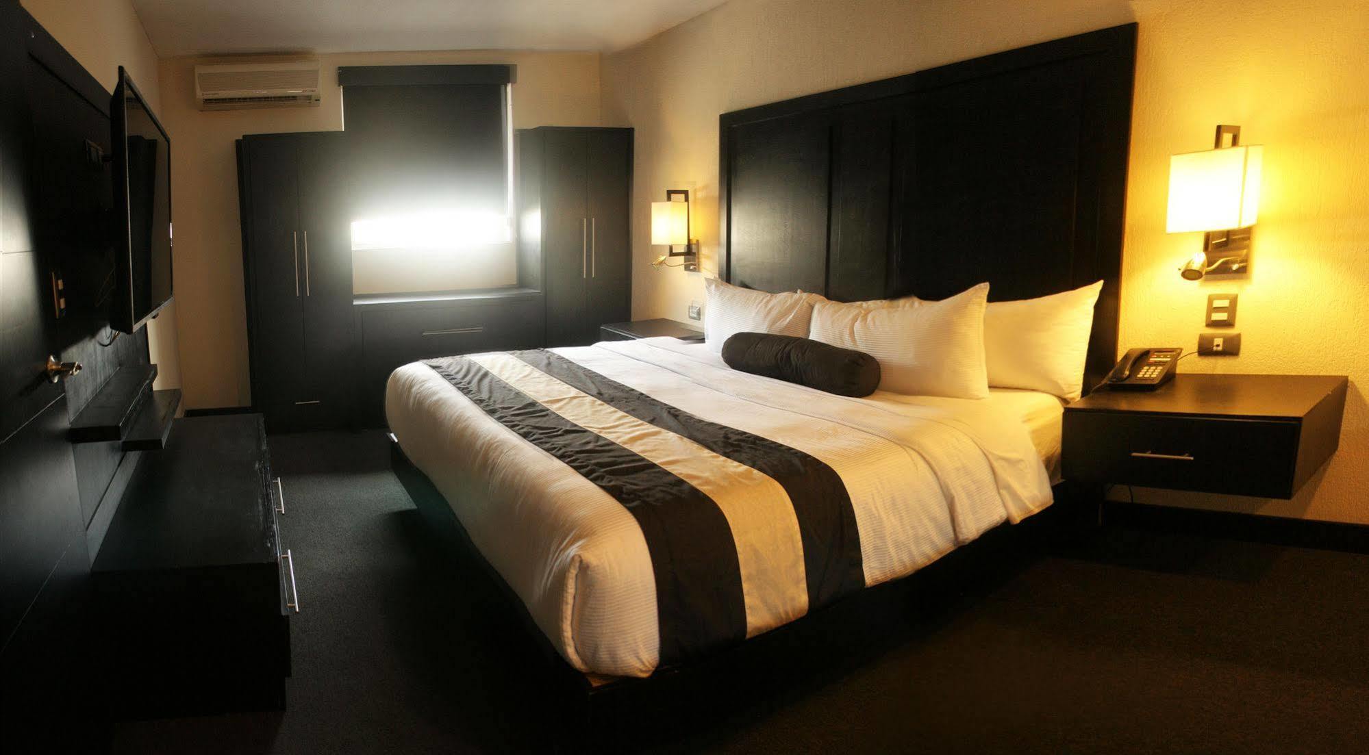 Hotel El Camino Inn & Suites Рейноса Экстерьер фото